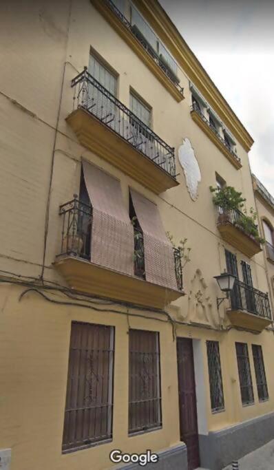 B Reform Netflix Parking Segun Disponibilidad Lejlighed Sevilla Eksteriør billede